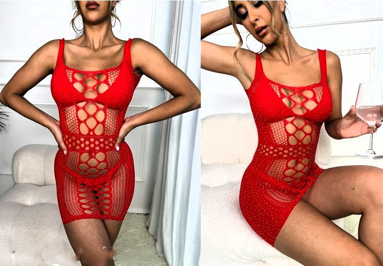 VESTIDO ROJO CON PIEDRAS