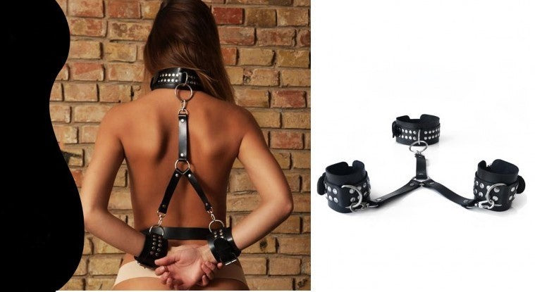 Esposas y collar. BDSM